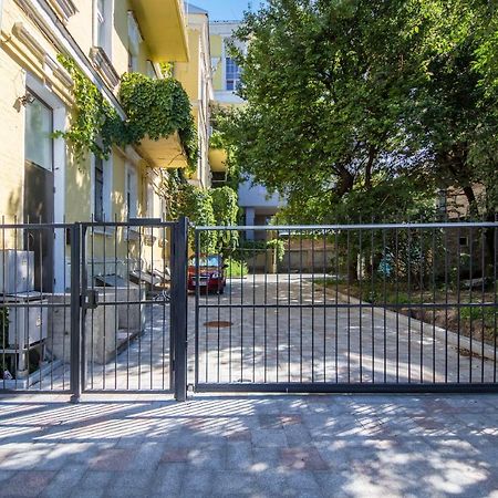 Loft Design Apartments On Desyatynnyi Ln, 7 Kyiv Exterior photo