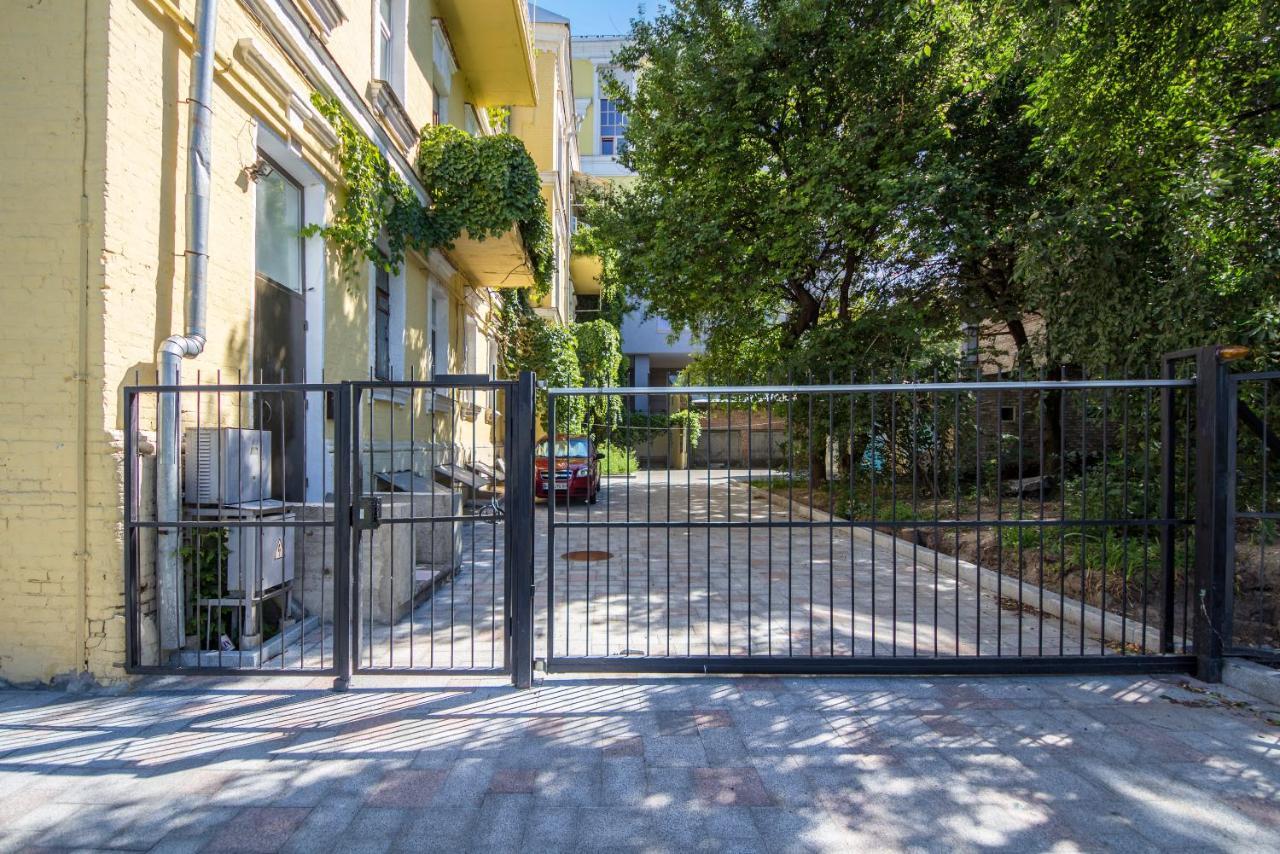 Loft Design Apartments On Desyatynnyi Ln, 7 Kyiv Exterior photo